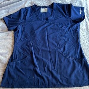 Sketchers Women’s fitted scrub top SZ L